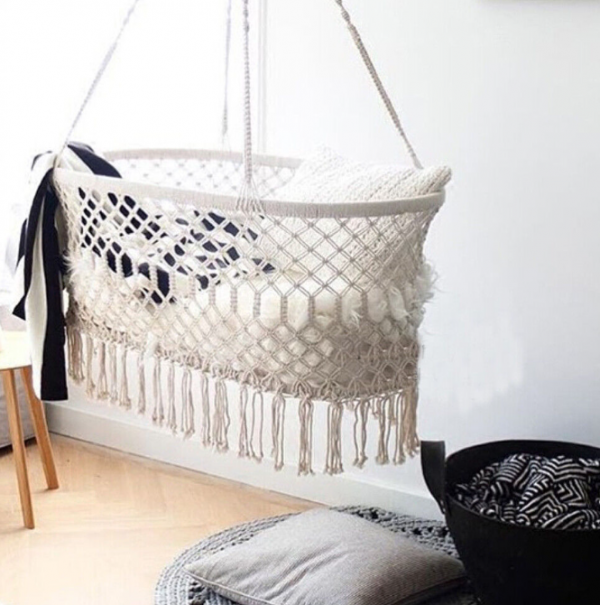 Tempat Tidur Gantung Berbentuk Buaian